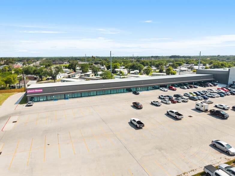 More Photos Of 1222 Dixieland Rd, Harlingen Storefront Retail Office For Lease