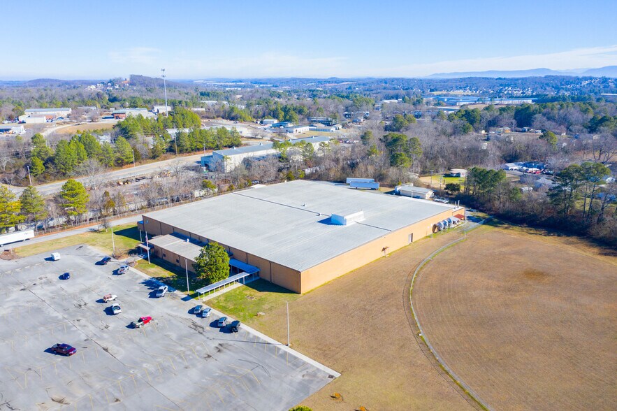 More Photos Of 2000 Overhead Bridge Rd NE, Cleveland Manufacturing For Sale