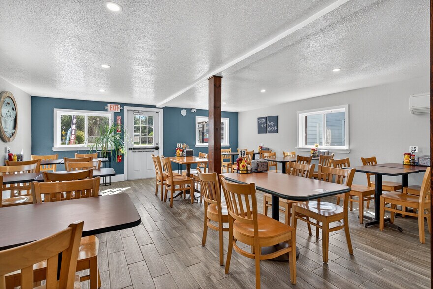 More Photos Of 765 3rd Ave, Welaka Restaurant For Sale