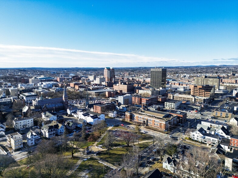 More Photos Of 470 Pine St, Manchester Schools For Sale