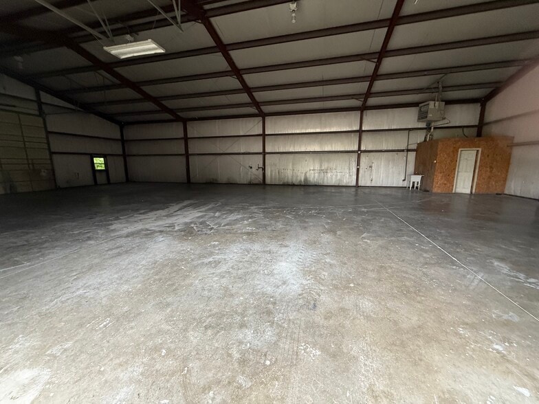 More Photos Of 12331 Three Elms Rd, Farmington Industrial For Lease