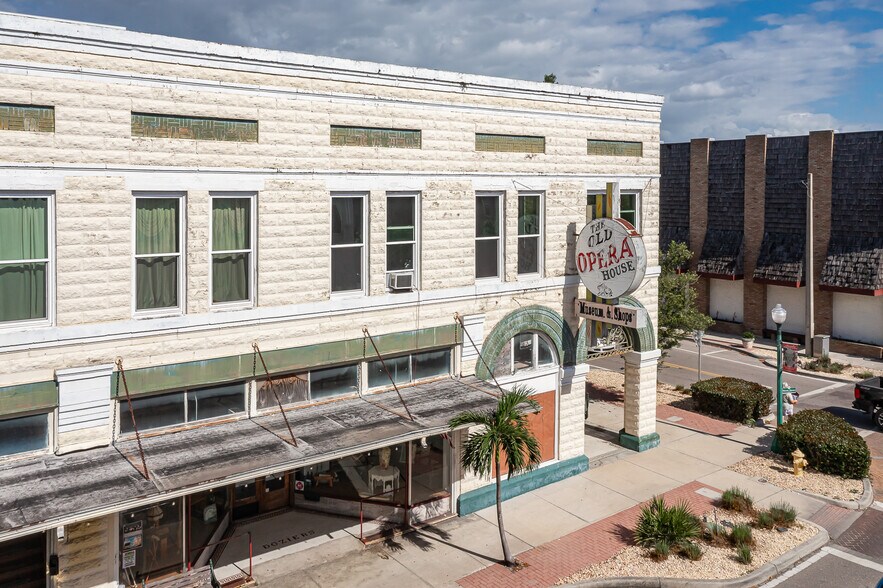 More Photos Of 106 W Oak St, Arcadia Storefront For Sale