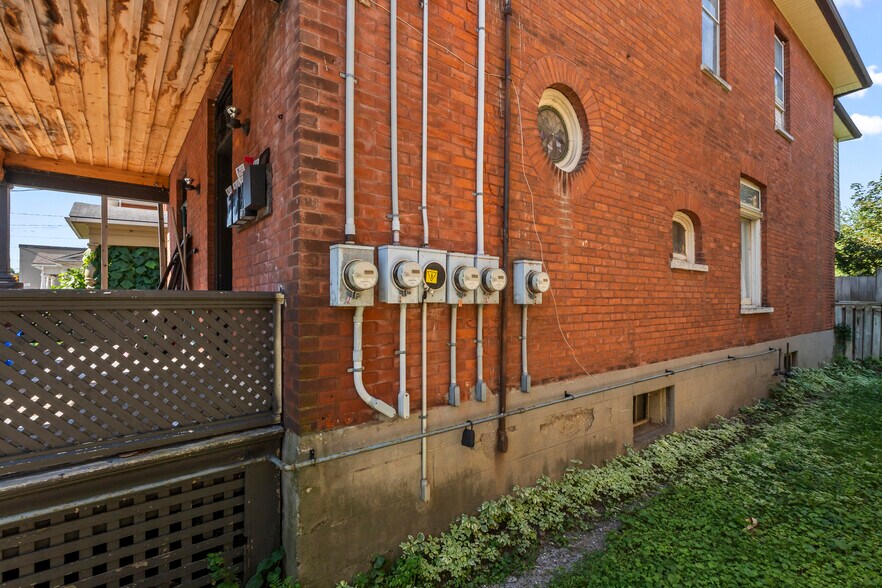 More Photos Of 541 Aylmer St N, Peterborough Apartments For Sale