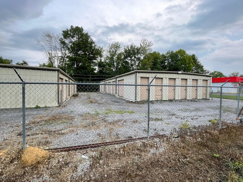 More Photos Of 3206 New Rosedale, Calhoun Self Storage For Sale