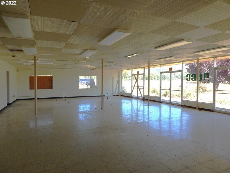 More Photos Of 400 Grant Smith Rd, Roseburg Specialty For Lease