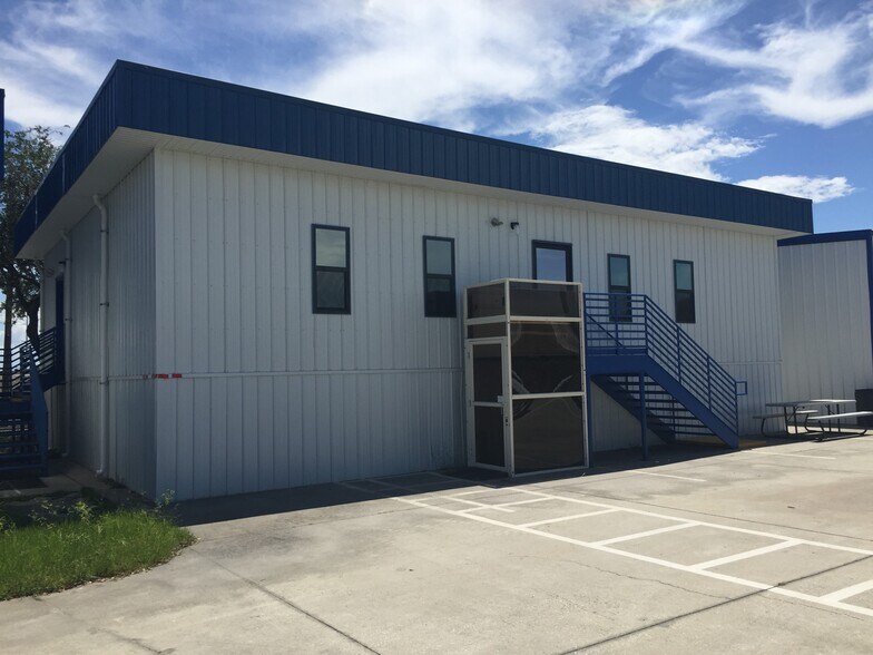More Photos Of 901 McCloskey Blvd, Tampa Warehouse For Lease
