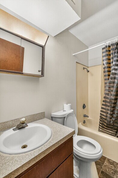More Photos Of 875-885 25th St, Lincoln Apartments For Sale
