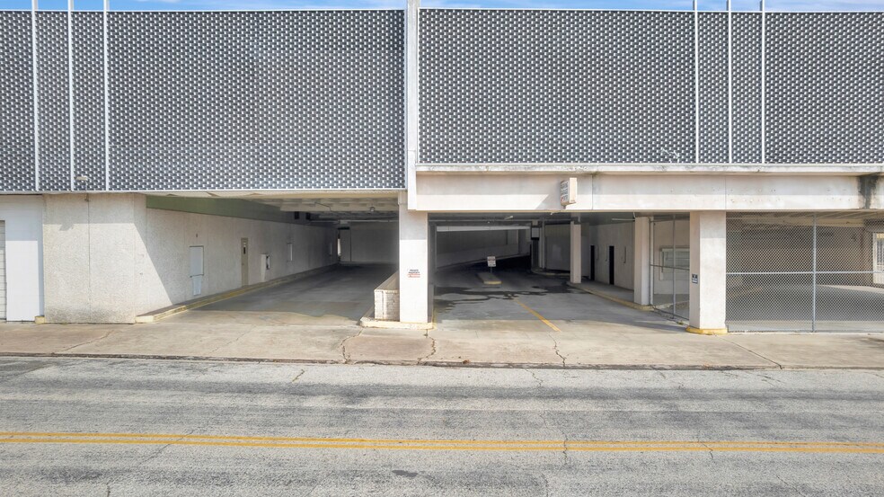 More Photos Of 120 S Main St, Victoria Office For Sale