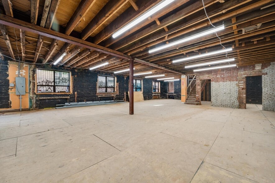 More Photos Of 1539 Covert St, Ridgewood Warehouse For Lease