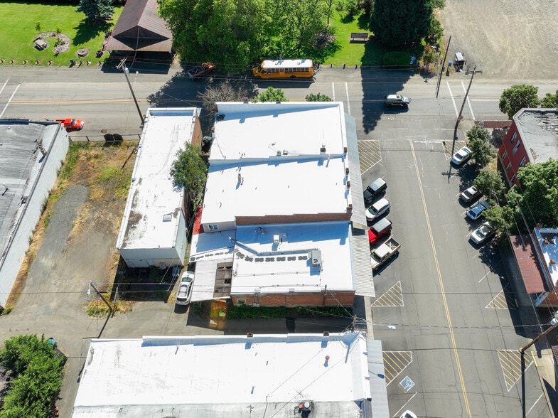More Photos Of 110 Locust St, Oakland Storefront For Sale