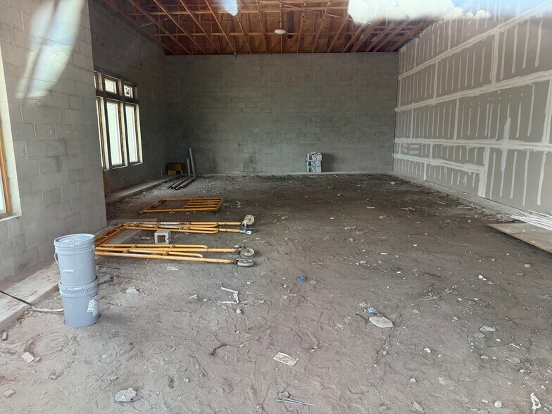 More Photos Of 6642 Big Bend Rd, Gibsonton Office For Lease