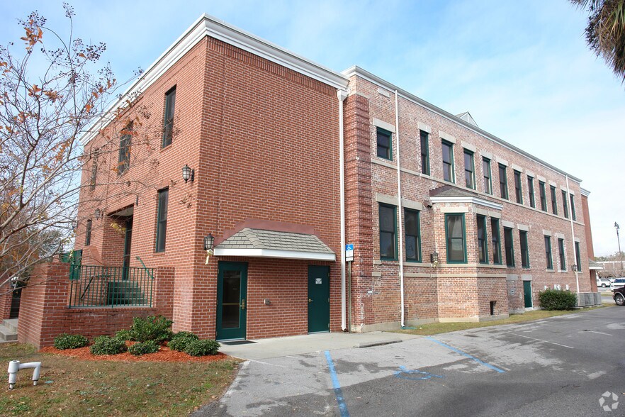More Photos Of 24 W Chase St, Pensacola Office For Lease