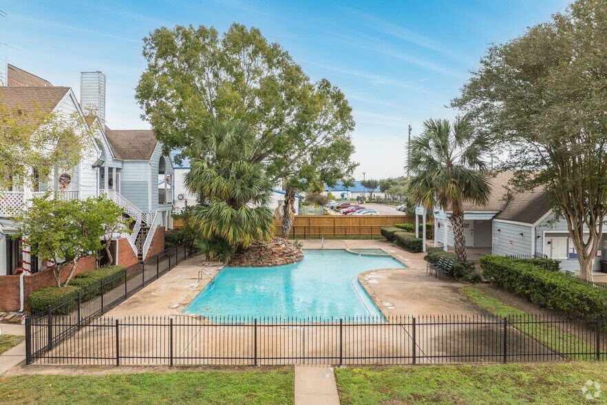 More Photos Of , Houston Multifamily For Sale