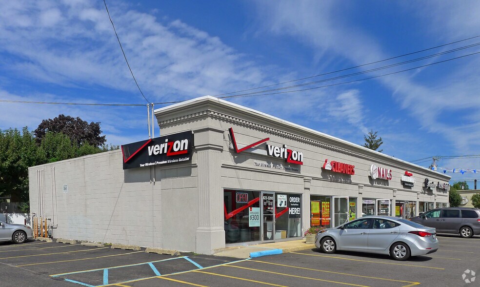Primary Photo Of 2151-2169 Merrick Rd, Merrick General Retail For Lease