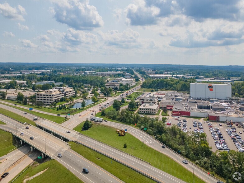 More Photos Of 5800 Harper Rd, Solon Distribution For Lease