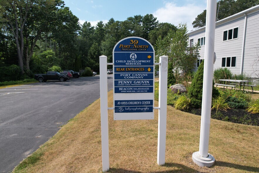 More Photos Of 39 Limerick Rd, Arundel Office For Lease