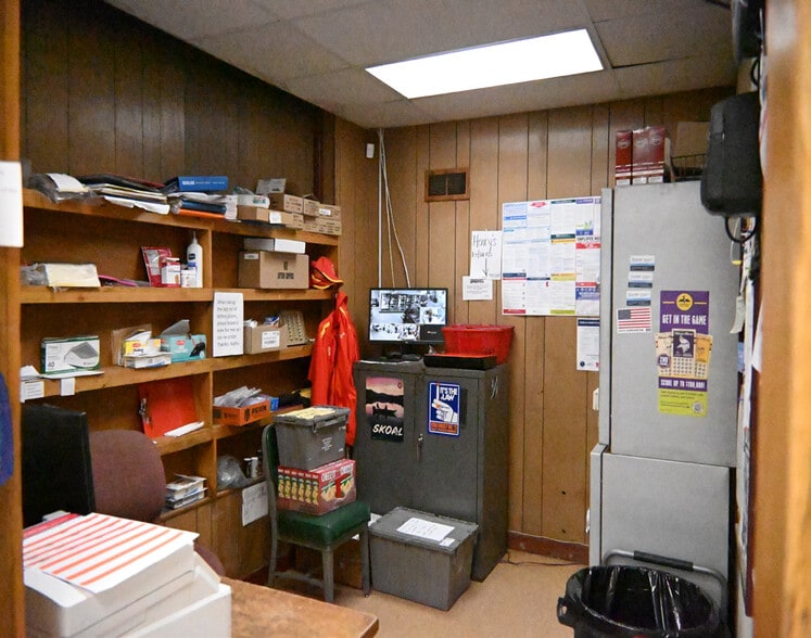 More Photos Of 2080 165th Ave, Santiago Convenience Store For Sale