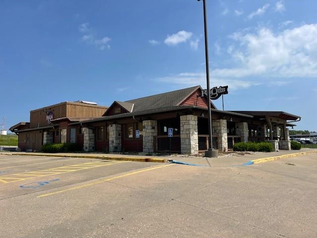 More Photos Of 3704 Faraon St, Saint Joseph Restaurant For Lease