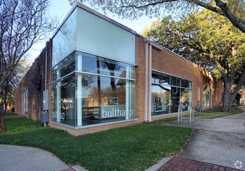 More Photos Of 1617 Hi Line Dr, Dallas Unknown For Lease