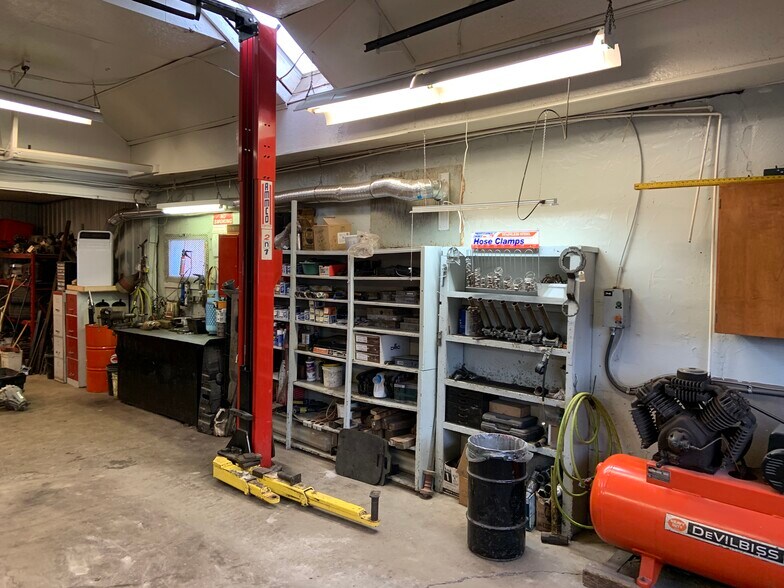 More Photos Of 40 King St E, Kawartha Lakes Auto Repair For Sale