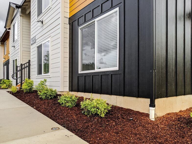 More Photos Of 219-221 SE Clark Ave, Battle Ground Apartments For Sale