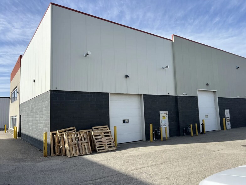 More Photos Of 10672 46th St SE, Calgary Light Distribution For Sale