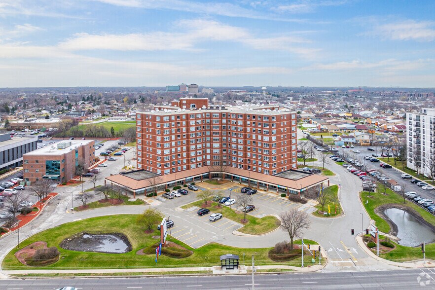 More Photos Of 8975 W Golf Rd, Niles Apartments For Lease