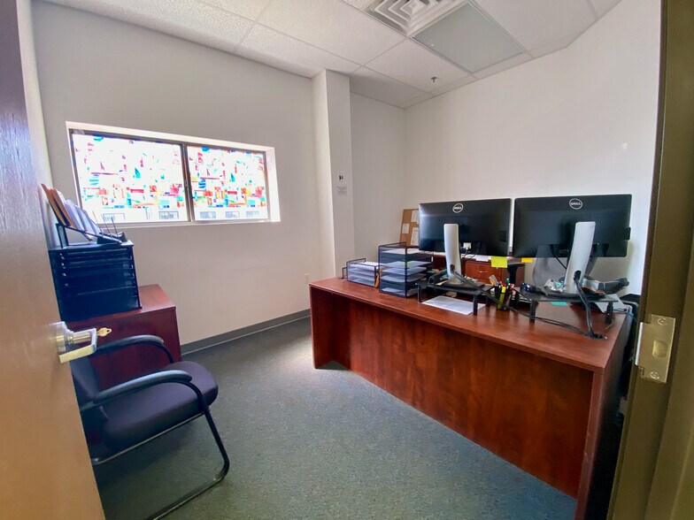 More Photos Of 517 Well St, Williston Warehouse For Sale