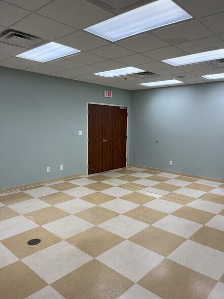 More Photos Of 1328 N Lake Park Blvd, Carolina Beach Medical For Lease