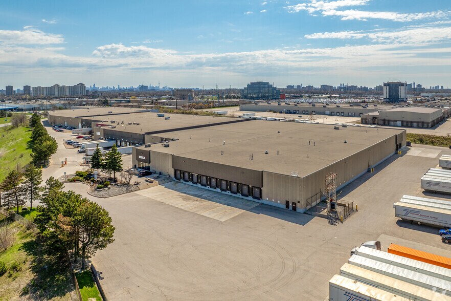 More Photos Of 105 Iron St, Toronto Warehouse For Lease