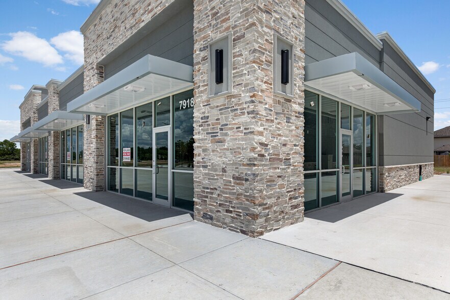 More Photos Of 7914 Fry Rd, Cypress Storefront For Lease