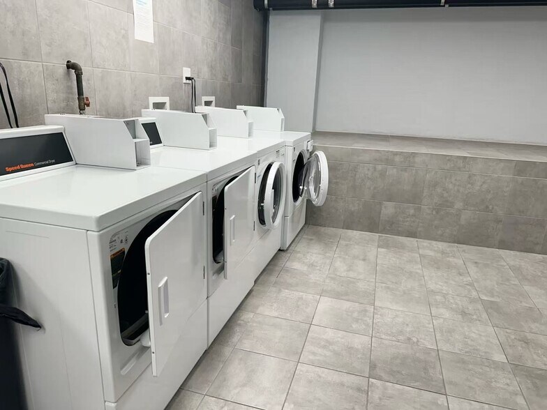 More Photos Of 2534 Steinway St, Long Island City Multifamily For Sale