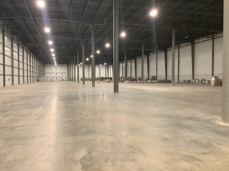 More Photos Of 2349 Goshen Tpke, Scotchtown Warehouse For Lease