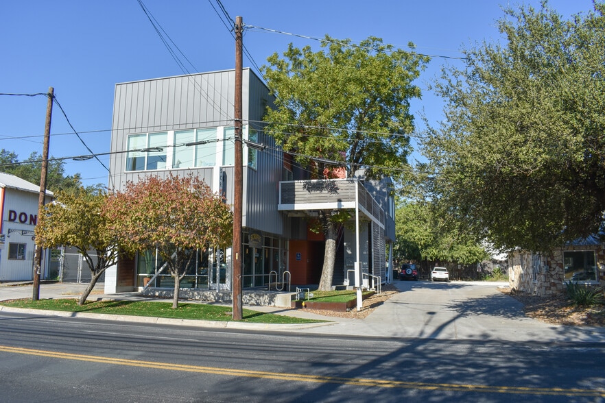 More Photos Of 1632 S 1st St, Austin Office For Lease