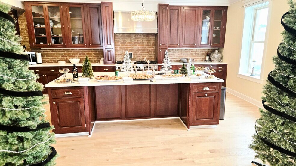 More Photos Of 202 W Main St, Decorah Sorority Fraternity House For Sale