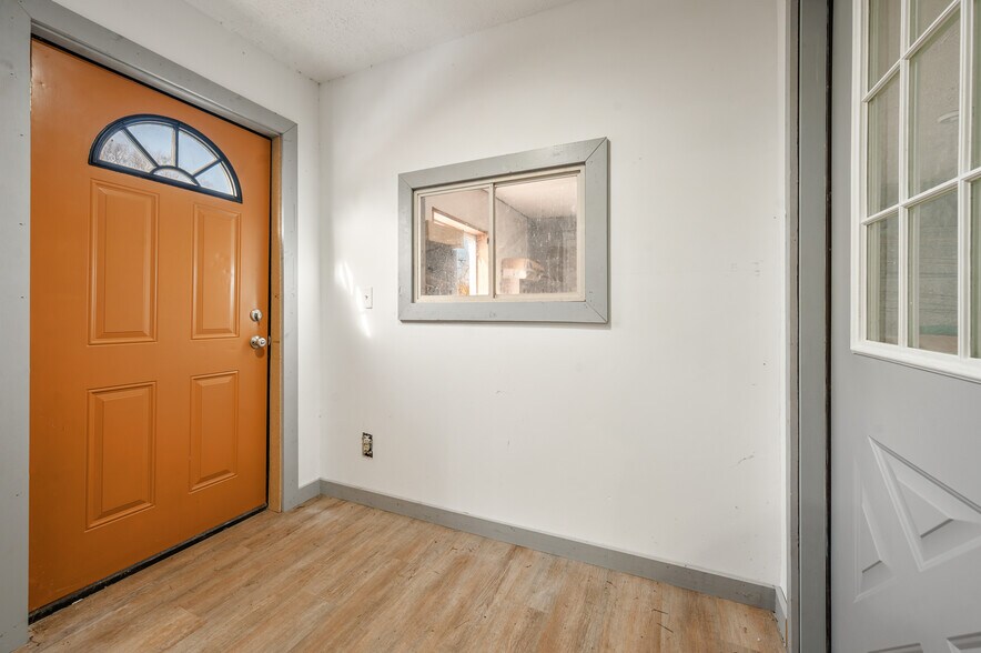 More Photos Of 18470 195th ave, Big Rapids Office For Sale