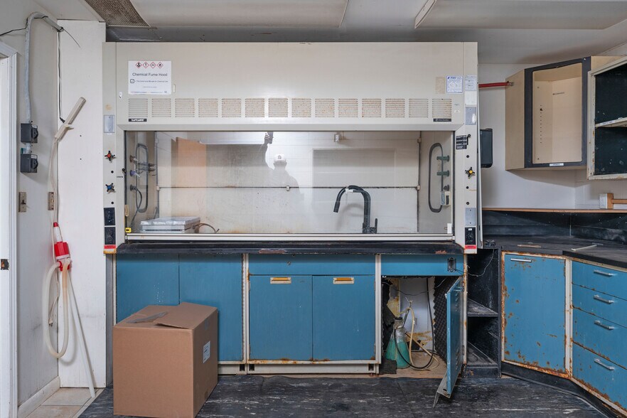 More Photos Of 112 Old Mill Rd, Cartersville Research And Development For Sale