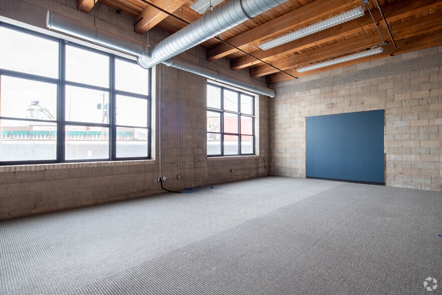 More Photos Of 1331 NE Tyler St, Minneapolis Office For Sale