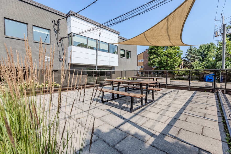 More Photos Of 3035 Av Maricourt, Québec Office For Lease