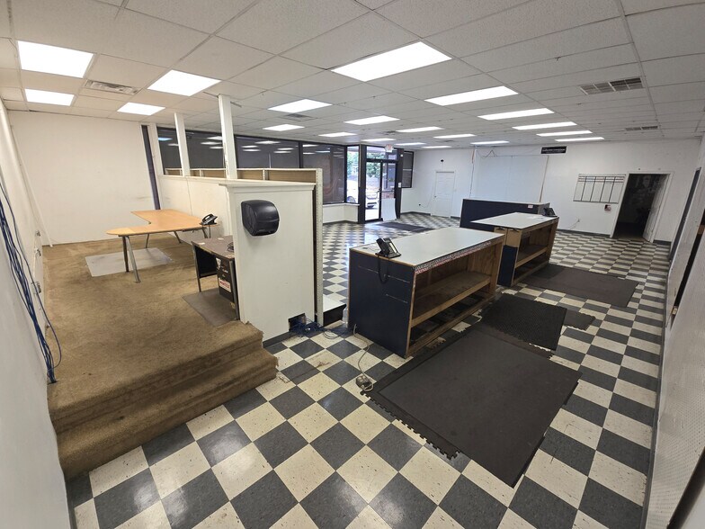 More Photos Of 100 N Railroad Ave, Wyoming General Retail For Lease