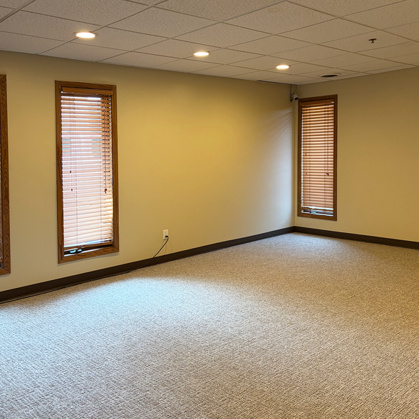 More Photos Of 7479-7491 Cahill Rd, Edina Showroom For Sale