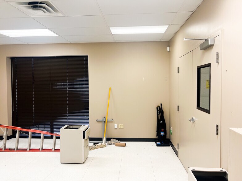 More Photos Of 1196 Pleasant Ridge Rd, Greensboro Research And Development For Lease