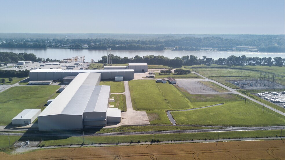 More Photos Of 2870 River Rd, Hawesville Warehouse For Lease