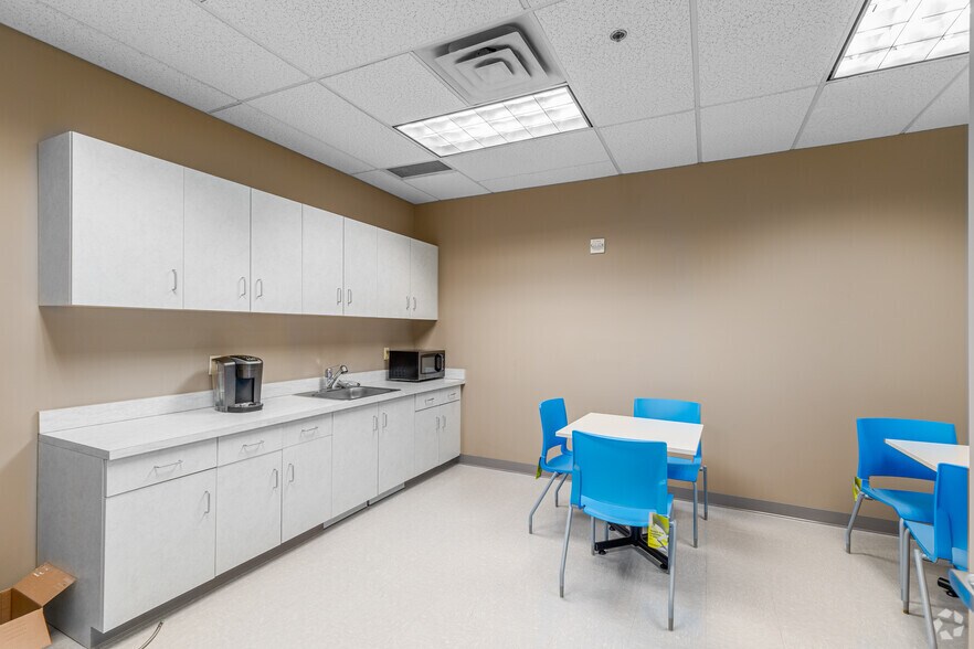 More Photos Of 650 Naamans Rd, Claymont Office For Sale