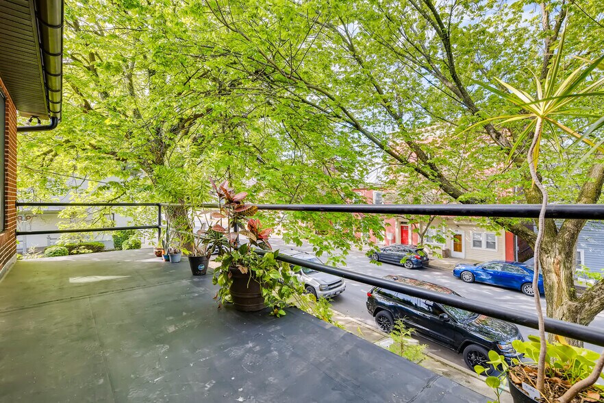 More Photos Of 289 E Main St, Westminster Office Residential For Lease