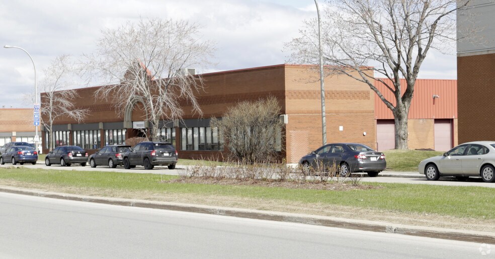 More Photos Of 8545-8579 Ch Dalton, Mt Royal Warehouse For Lease