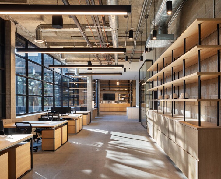 More Photos Of 743 Seward St, Los Angeles Office For Lease