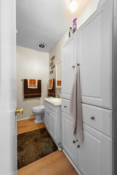 More Photos Of 2325 S Ridgeley Dr, Los Angeles Apartments For Sale