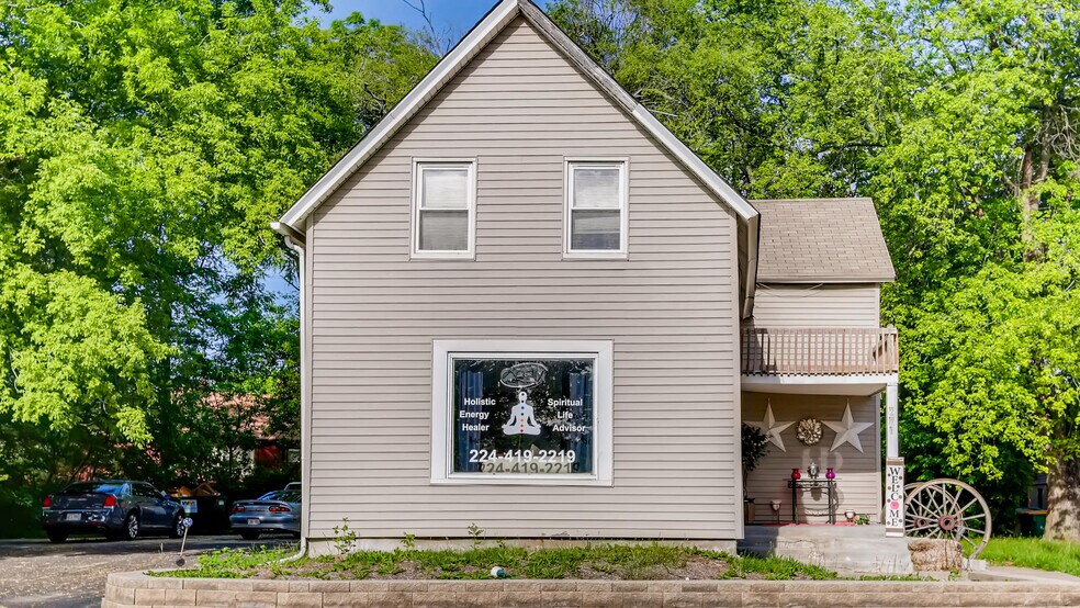 More Photos Of 231 N Milwaukee Ave, Wheeling Freestanding For Sale