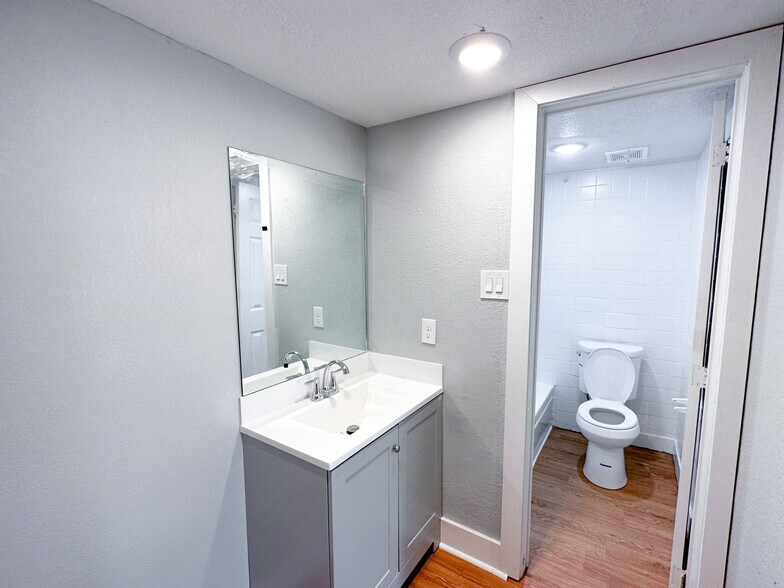 6633 W Montgomery Rd, Houston, TX 77091 Apartments For Sale